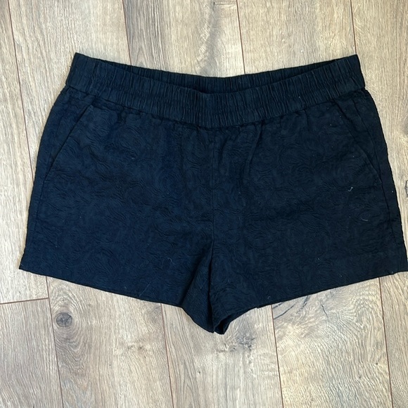 J Crew Black jacquard pull on shorts. Size 8 - Picture 1 of 3